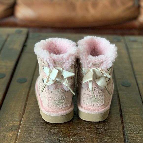 Ugg Bailey toddler sz 9 - Picture 1 of 3